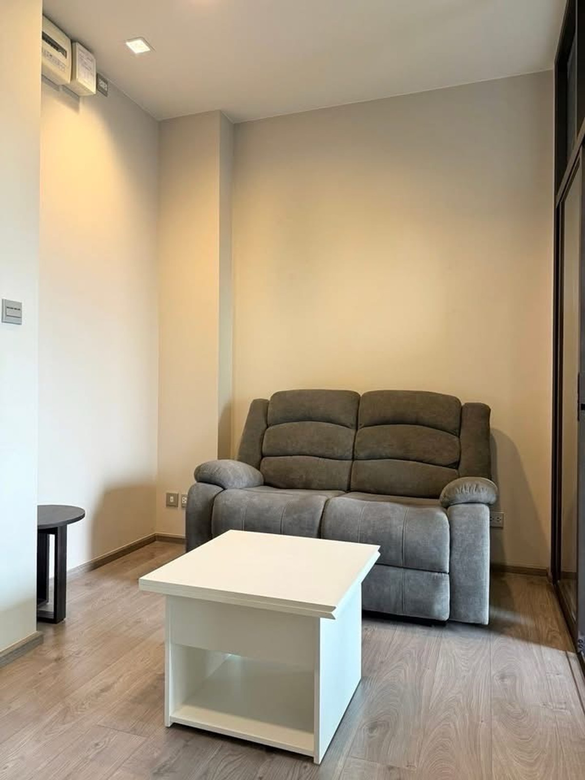 For RentCondoLadprao, Central Ladprao : 🏢 For rent 𝗪𝗵𝗶𝘇𝗱𝗼𝗺 𝗔𝘃𝗲𝗻𝘂𝗲 𝗥𝗮𝘁𝗰𝗵𝗮𝗱𝗮-𝗟𝗮𝗱𝗽𝗿𝗮𝗼✨Whizdom Avenue Ratchada - Lat Phrao

💰 Rent 19,000 baht / month

✨ Beautiful room, ready to move in.
Closed kitchen next to balcony Good ventilation