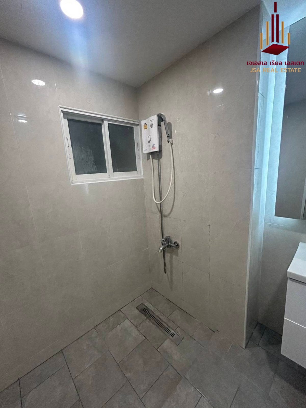 For RentCondoRatchadapisek, Huaikwang, Suttisan : ✨ For Rent: Life @ Ratchada - Suthisan Condo ✨ 💰 Only 15,000 THB/month