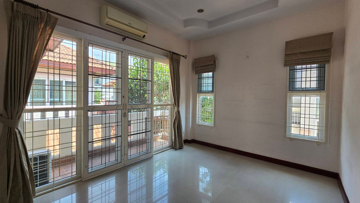 For SaleHousePathum Thani,Rangsit, Thammasat : 2-story detached house for sale, Than Mankong Village 1, Khlong Nueng, Khlong Luang, Pathum Thani, area 54.3 square wah, usable area 193 square meters, 3 bedrooms, 3 bathrooms, parking for 2 cars in the house.