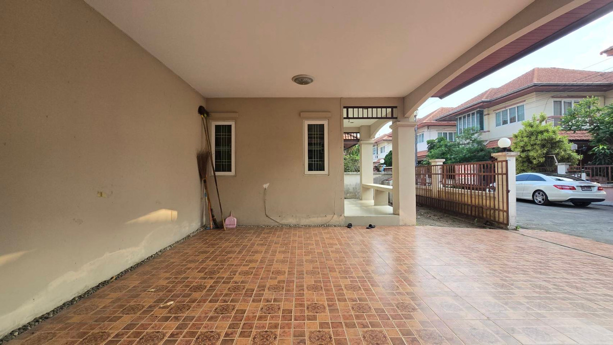 For SaleHousePathum Thani,Rangsit, Thammasat : 2-story detached house for sale, Than Mankong Village 1, Khlong Nueng, Khlong Luang, Pathum Thani, area 54.3 square wah, usable area 193 square meters, 3 bedrooms, 3 bathrooms, parking for 2 cars in the house.