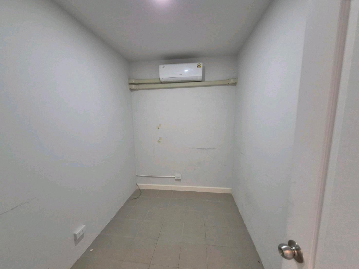 For RentShop HouseBang kae, Phetkasem : Commercial building for rent, 3.5 floors, Siri Avenue Phetkasem 81, 5 bedrooms, 3 bathrooms, 7 air conditioners. Every room, next to Phetkasem Road 81.