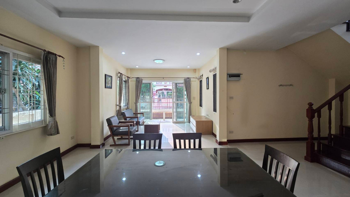 For SaleHousePathum Thani,Rangsit, Thammasat : 2-story detached house for sale, Than Mankong Village 1, Khlong Nueng, Khlong Luang, Pathum Thani, area 54.3 square wah, usable area 193 square meters, 3 bedrooms, 3 bathrooms, parking for 2 cars in the house.