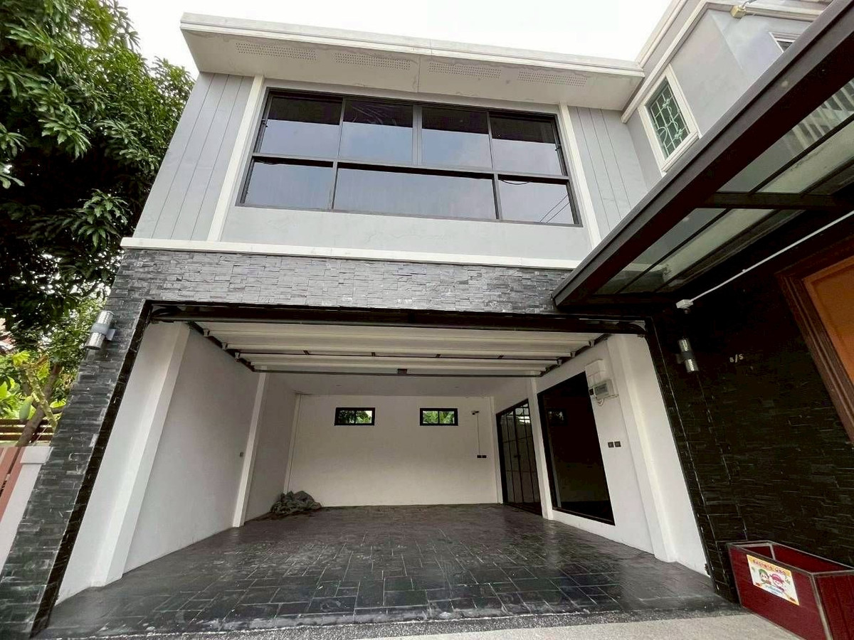 For SaleHouseVipawadee, Don Mueang, Lak Si : Urgent sale, 2-story detached house, Seranee Casa Village, Don Mueang, total land area 55.80 sq m, good atmosphere, convenient travel, if interested, contact Sumet 061-949-8888.