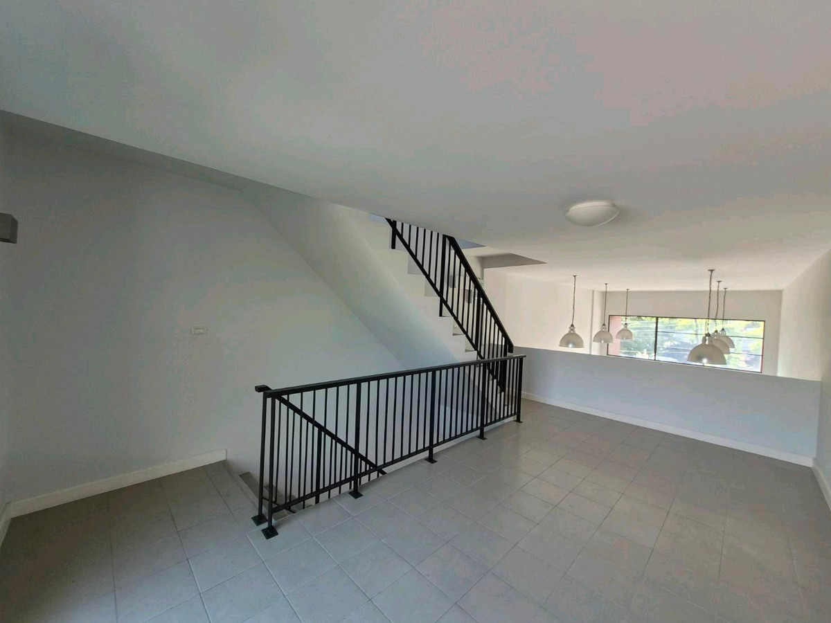 For RentShop HouseBang kae, Phetkasem : Commercial building for rent, 3.5 floors, Siri Avenue Phetkasem 81, 5 bedrooms, 3 bathrooms, 7 air conditioners. Every room, next to Phetkasem Road 81.