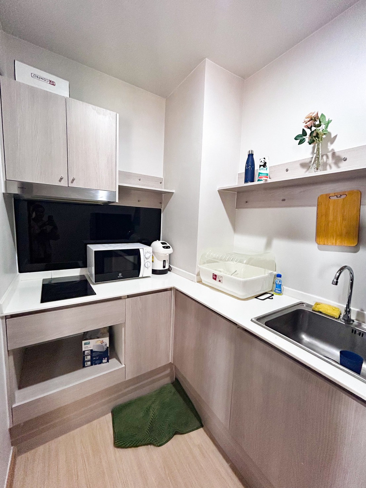 ให้เช่าคอนโดอ่อนนุช อุดมสุข : ห้องหัวมุม วิวสระว่ายน้ำ เช่า 2 ห้องนอน 1 ห้องน้ำ เดอะ ทรี อ่อนนุช สเตชั่น