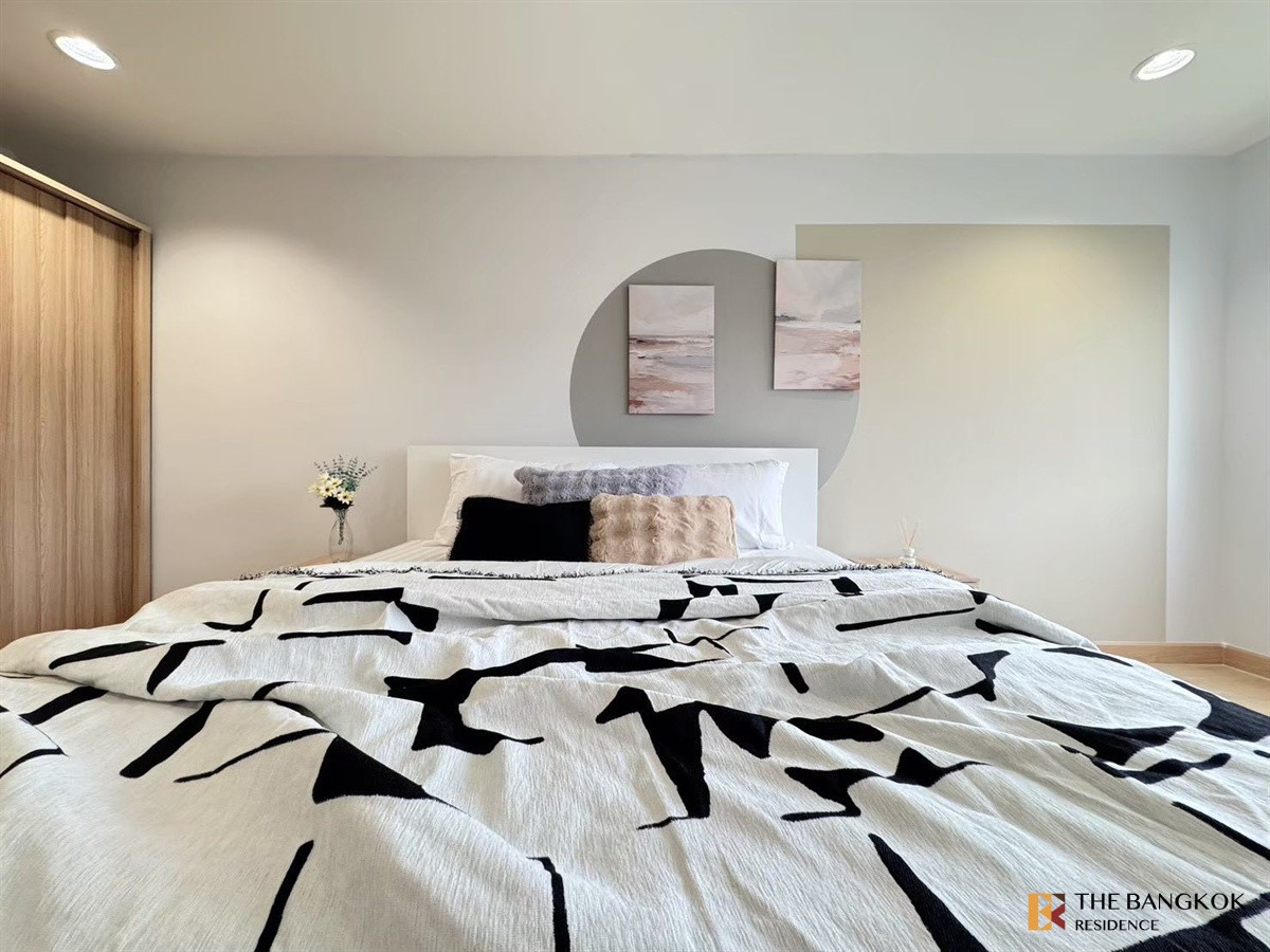 For RentHouseRatchadapisek, Huaikwang, Suttisan :  House in Huai Khwang 🏡 Newly Renovated with Private Swimming Pool 