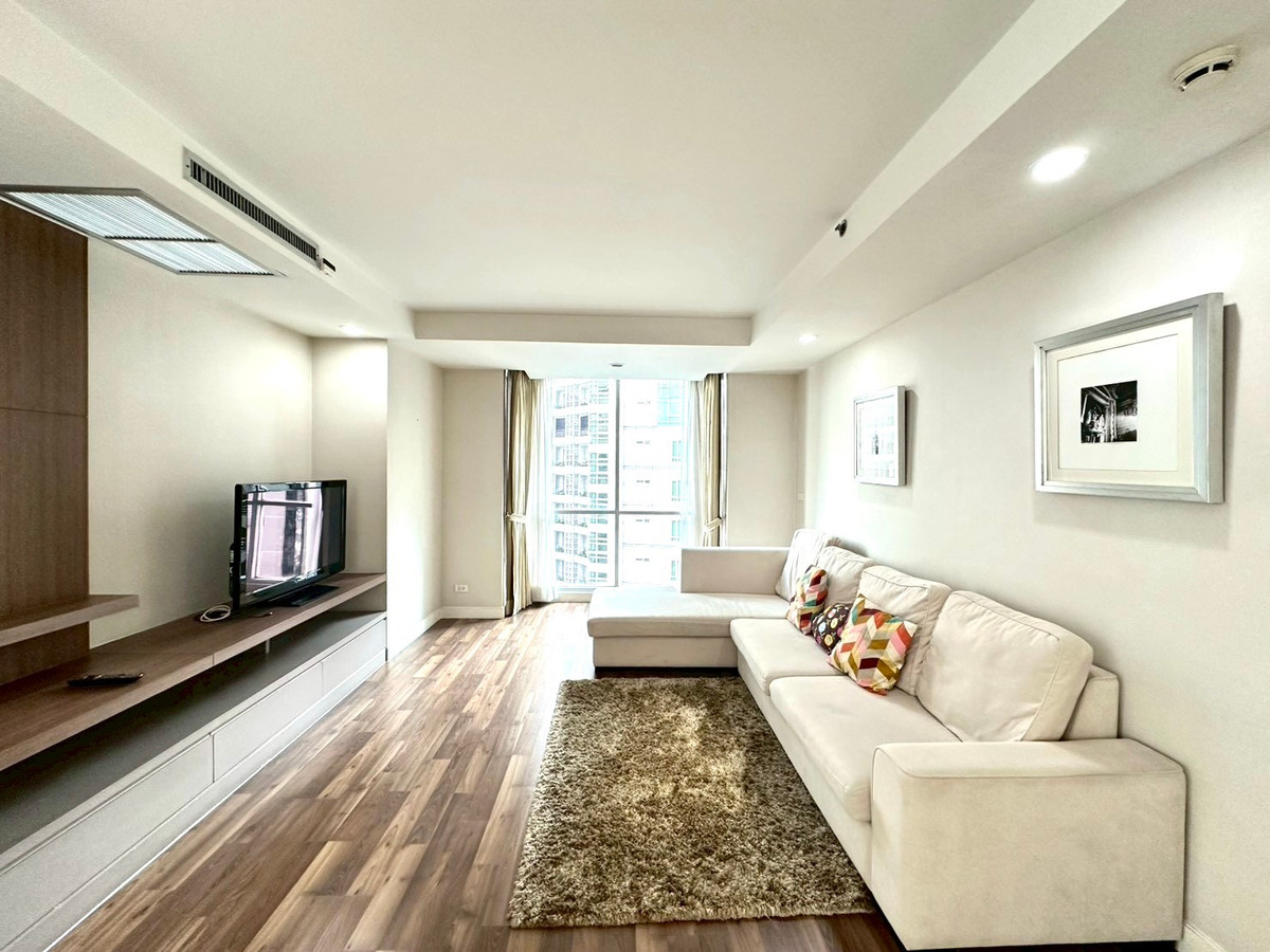 For RentCondoWitthayu, Chidlom, Langsuan, Ploenchit : 🏢Condo for rent, The Rajdamri, 2 bedrooms, simple design, pleasing to the eye, fully furnished, near BTS Ratchadamri, near Central World.