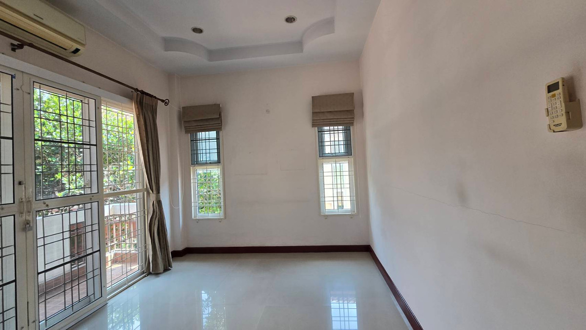 For SaleHousePathum Thani,Rangsit, Thammasat : 2-story detached house for sale, Than Mankong Village 1, Khlong Nueng, Khlong Luang, Pathum Thani, area 54.3 square wah, usable area 193 square meters, 3 bedrooms, 3 bathrooms, parking for 2 cars in the house.