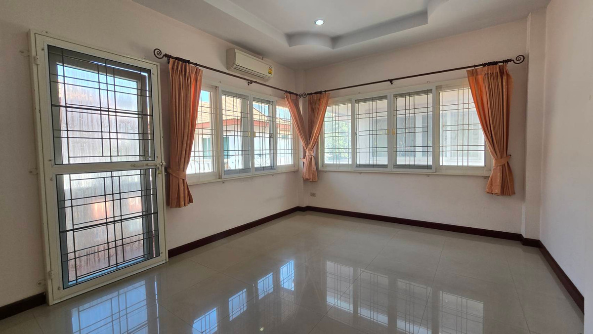 For SaleHousePathum Thani,Rangsit, Thammasat : 2-story detached house for sale, Than Mankong Village 1, Khlong Nueng, Khlong Luang, Pathum Thani, area 54.3 square wah, usable area 193 square meters, 3 bedrooms, 3 bathrooms, parking for 2 cars in the house.