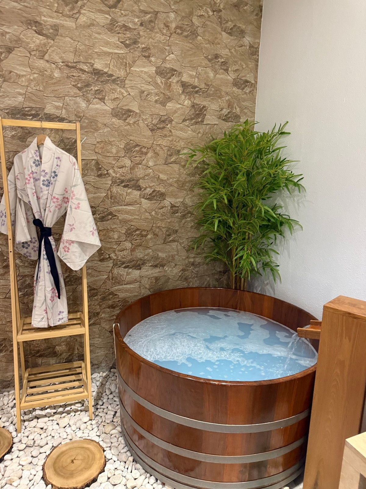 เซ้งร้านค้า/ตลาดนัดรัชดา ห้วยขวาง : เซ้ง ร้านนวด-สปา ใจกลาง พระราม9 พร้อมบ่อออนเซ็น ติดเซ็นทรัล ใต้คอนโด แอชตัน