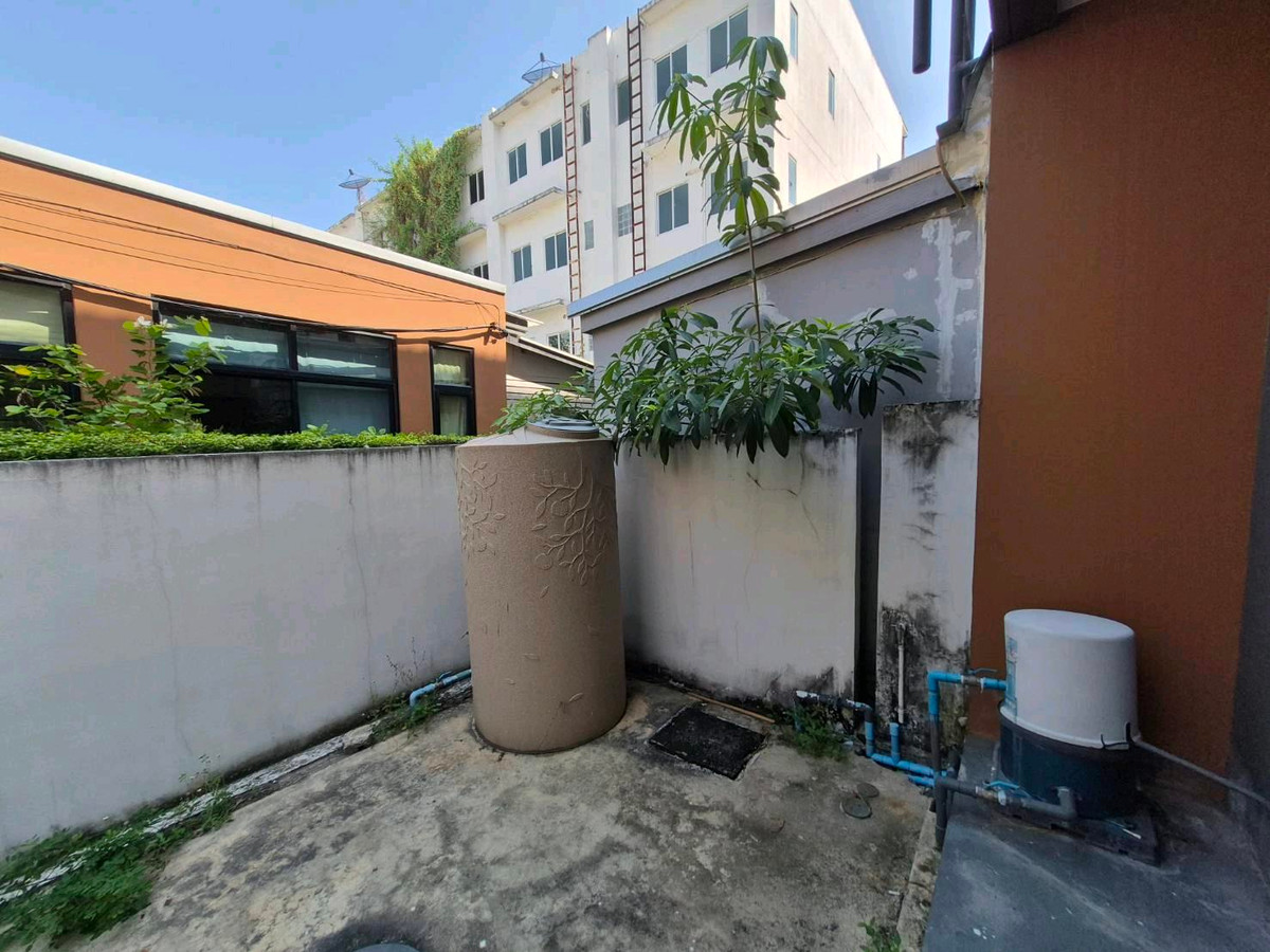 For RentShop HouseBang kae, Phetkasem : Commercial building for rent, 3.5 floors, Siri Avenue Phetkasem 81, 5 bedrooms, 3 bathrooms, 7 air conditioners. Every room, next to Phetkasem Road 81.