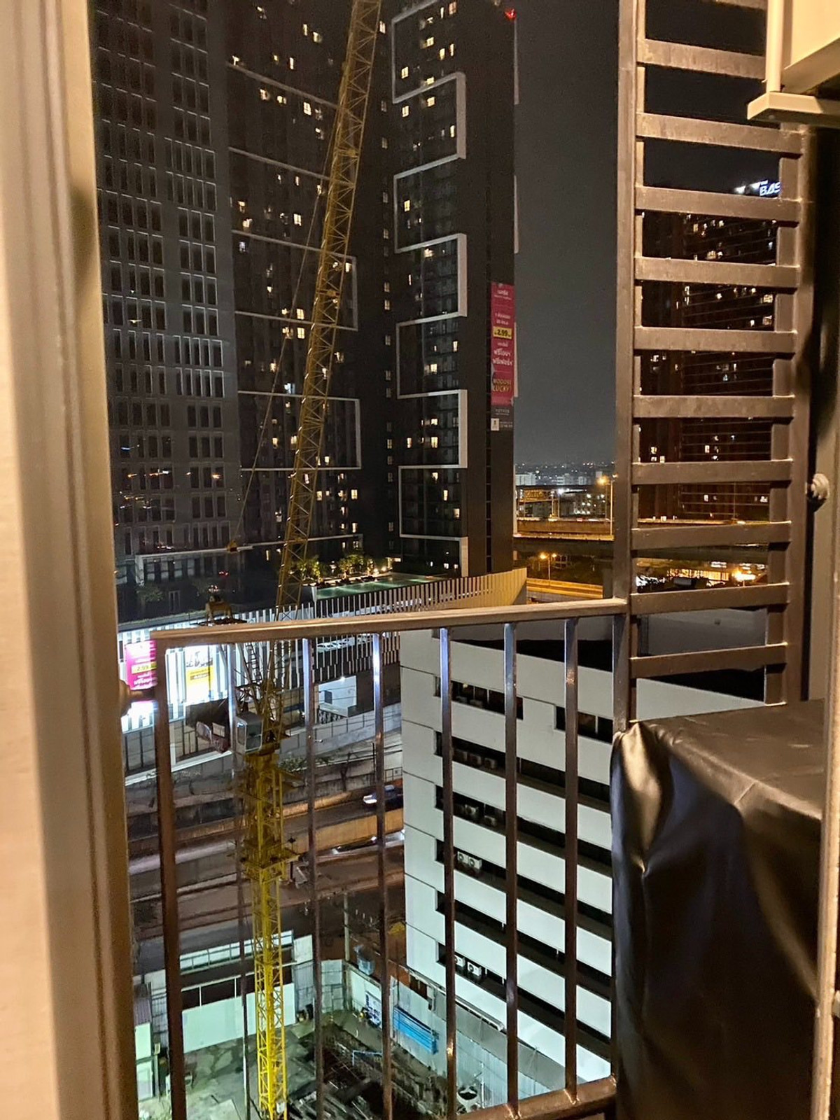 For RentCondoRama9, Petchburi, RCA : For rent✨Condo near MRT Rama 9: IDEO New Rama 9: near Airport Link, convenient travel into the city/to the airport.