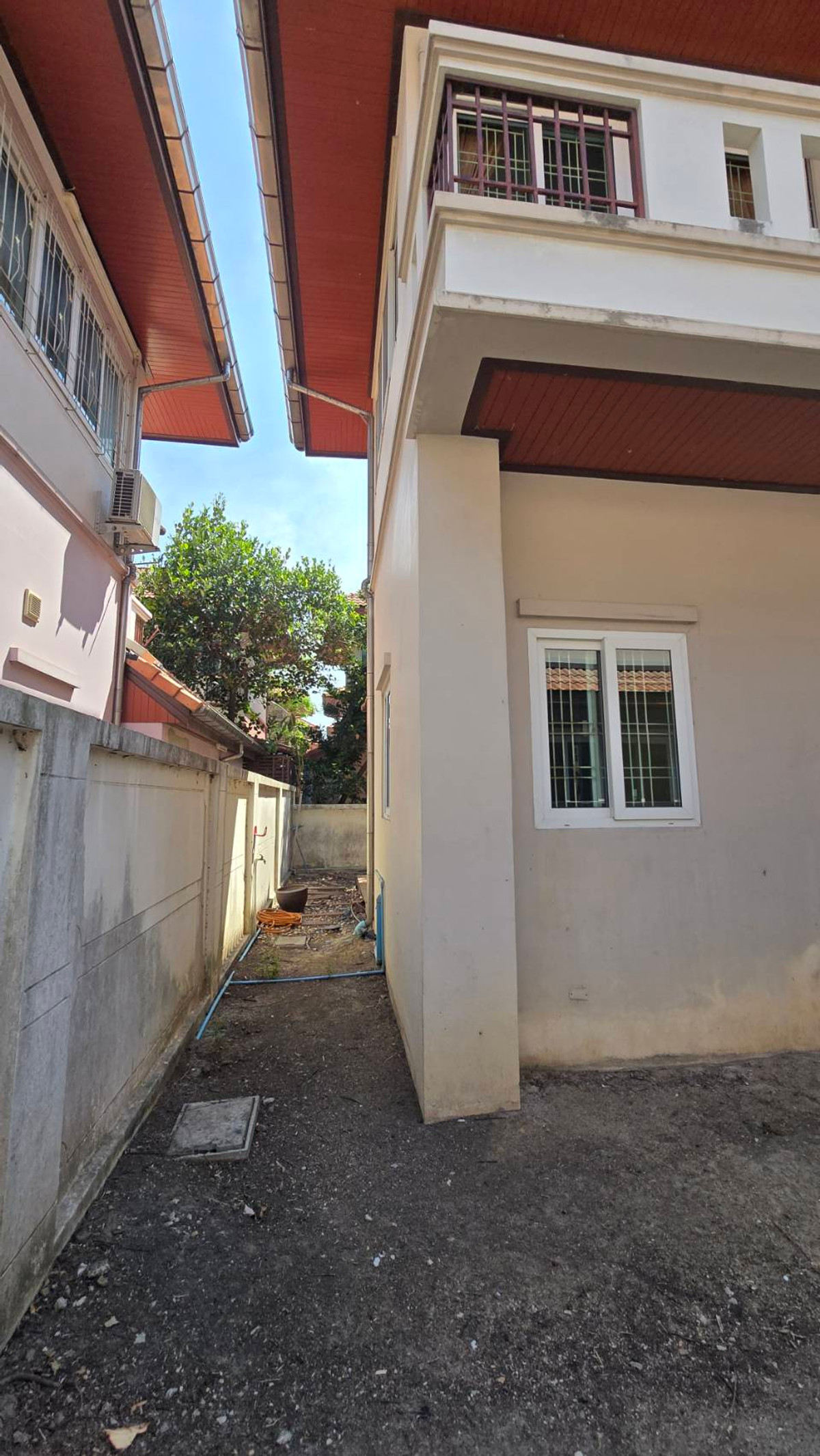 For SaleHousePathum Thani,Rangsit, Thammasat : 2-story detached house for sale, Than Mankong Village 1, Khlong Nueng, Khlong Luang, Pathum Thani, area 54.3 square wah, usable area 193 square meters, 3 bedrooms, 3 bathrooms, parking for 2 cars in the house.