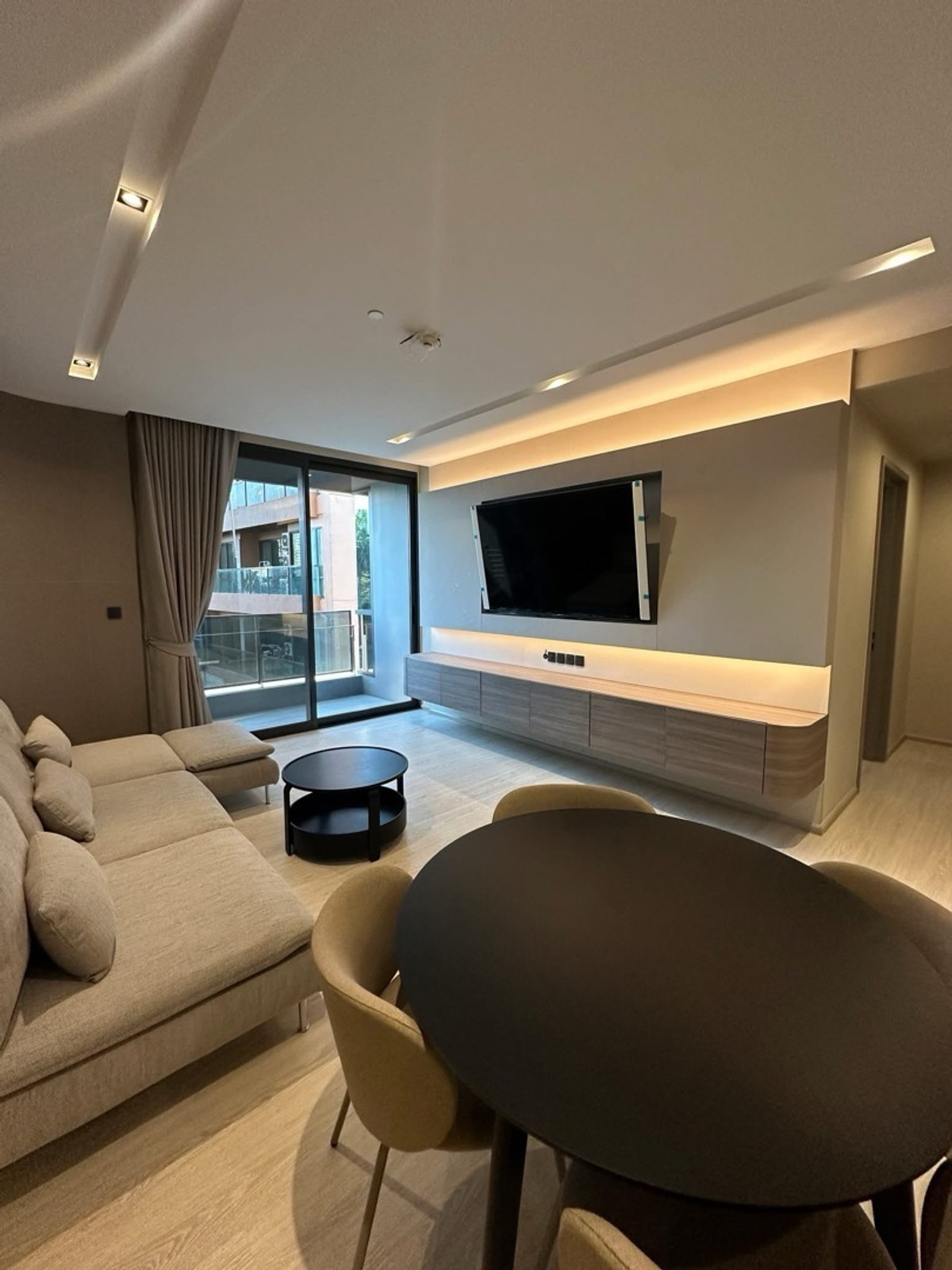 ให้เช่าคอนโดสุขุมวิท อโศก ทองหล่อ : The Room Sukhumvit 38  Ready to move in