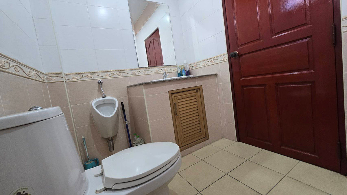 For SaleHousePathum Thani,Rangsit, Thammasat : 2-story detached house for sale, Than Mankong Village 1, Khlong Nueng, Khlong Luang, Pathum Thani, area 54.3 square wah, usable area 193 square meters, 3 bedrooms, 3 bathrooms, parking for 2 cars in the house.