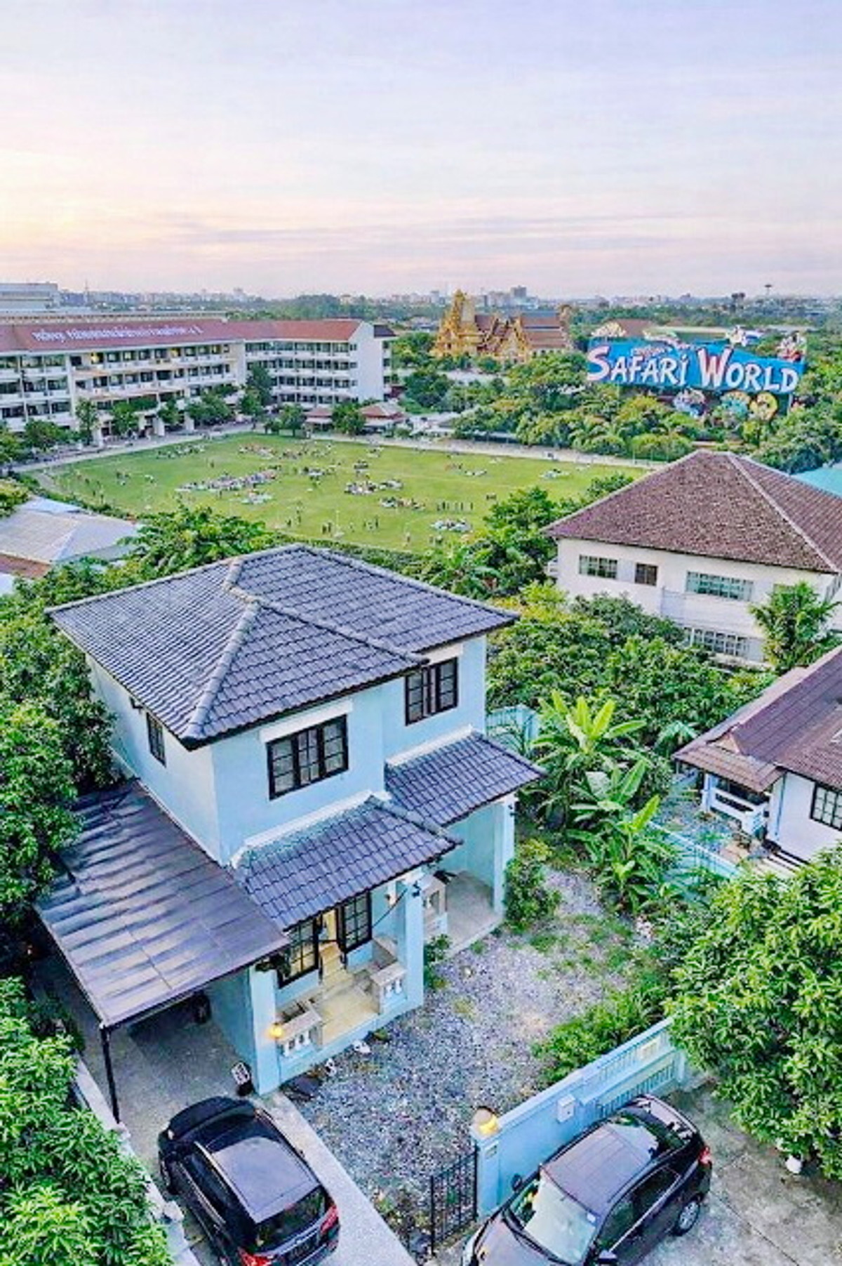 For RentHouseYothinpattana,CDC : WatSutthi Saard 900m. SatriWitthaya2 Sch. 2km.For rent 2 story detached house Nimitmai38-40 Rd