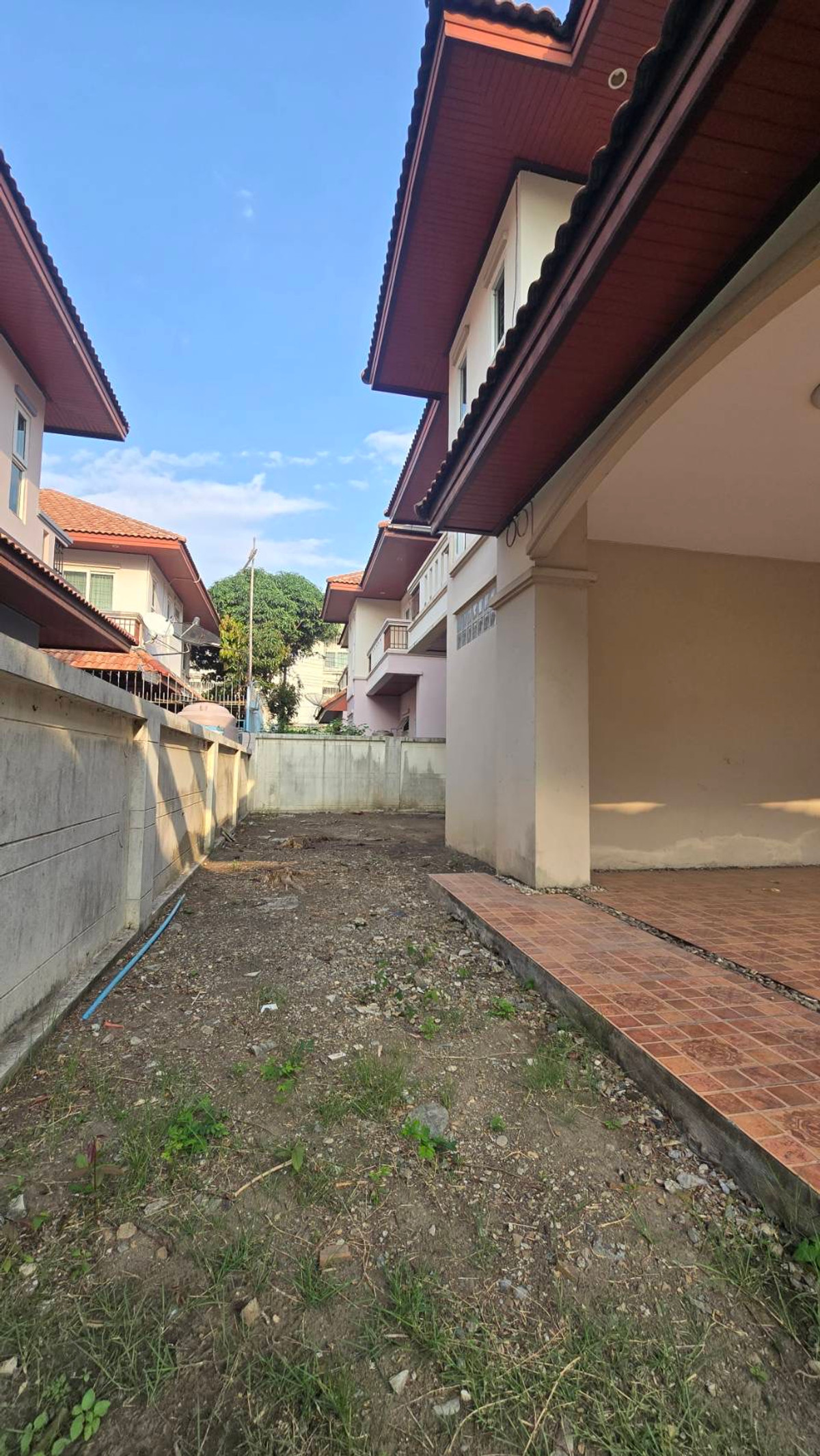 For SaleHousePathum Thani,Rangsit, Thammasat : 2-story detached house for sale, Than Mankong Village 1, Khlong Nueng, Khlong Luang, Pathum Thani, area 54.3 square wah, usable area 193 square meters, 3 bedrooms, 3 bathrooms, parking for 2 cars in the house.