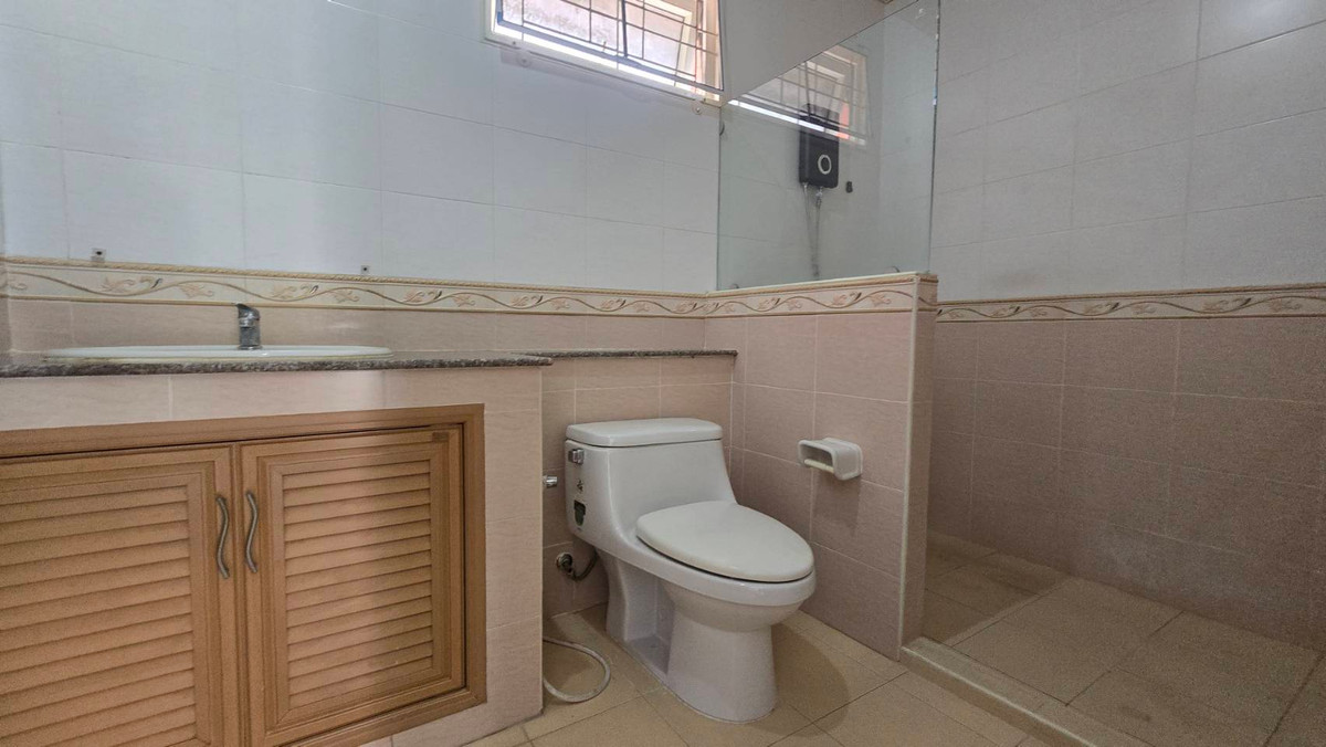 For SaleHousePathum Thani,Rangsit, Thammasat : 2-story detached house for sale, Than Mankong Village 1, Khlong Nueng, Khlong Luang, Pathum Thani, area 54.3 square wah, usable area 193 square meters, 3 bedrooms, 3 bathrooms, parking for 2 cars in the house.