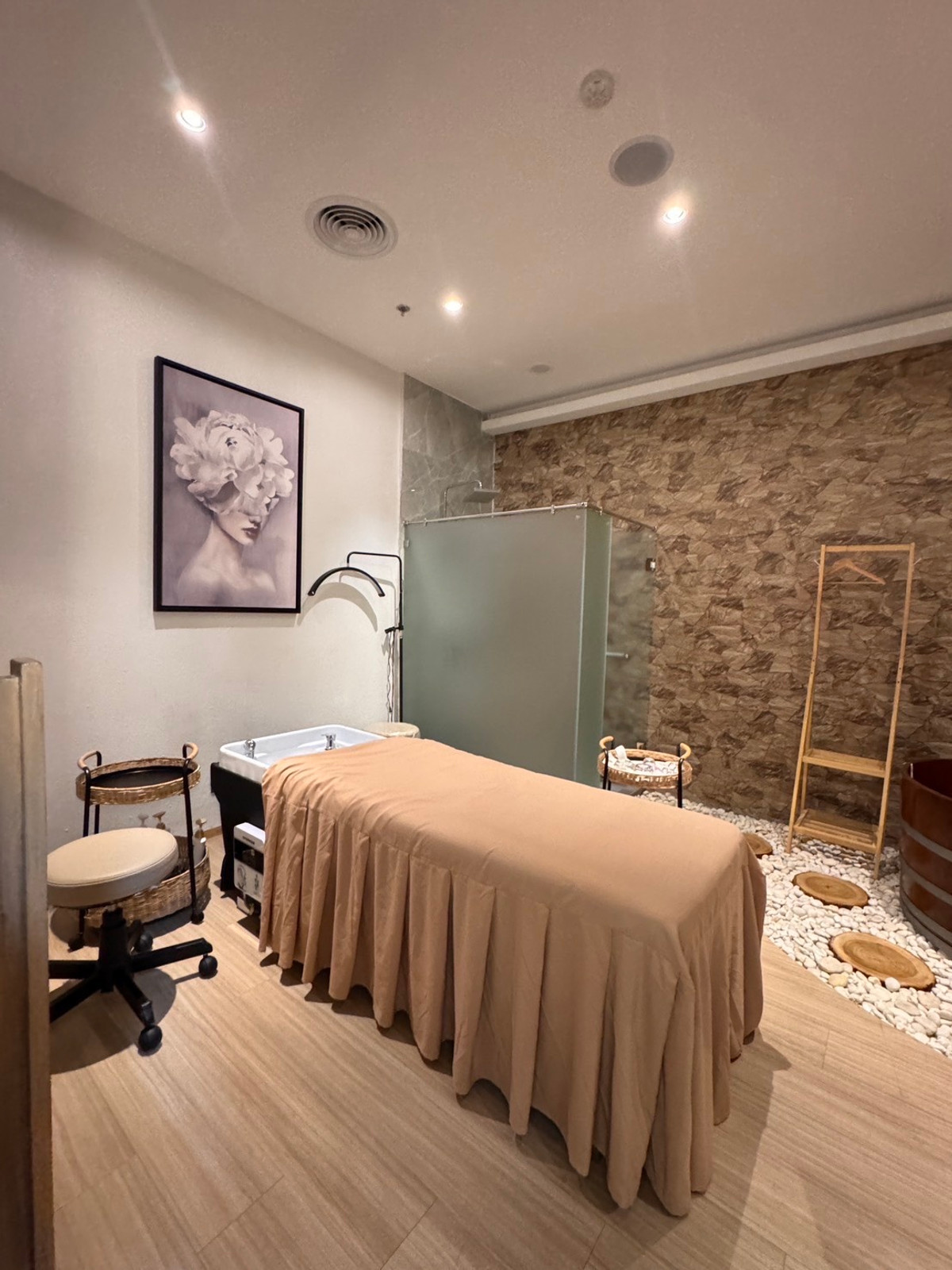 เซ้งร้านค้า/ตลาดนัดรัชดา ห้วยขวาง : เซ้ง ร้านนวด-สปา ใจกลาง พระราม9 พร้อมบ่อออนเซ็น ติดเซ็นทรัล ใต้คอนโด แอชตัน