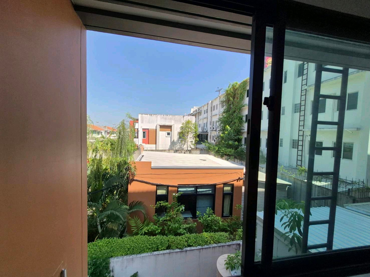 For RentShop HouseBang kae, Phetkasem : Commercial building for rent, 3.5 floors, Siri Avenue Phetkasem 81, 5 bedrooms, 3 bathrooms, 7 air conditioners. Every room, next to Phetkasem Road 81.