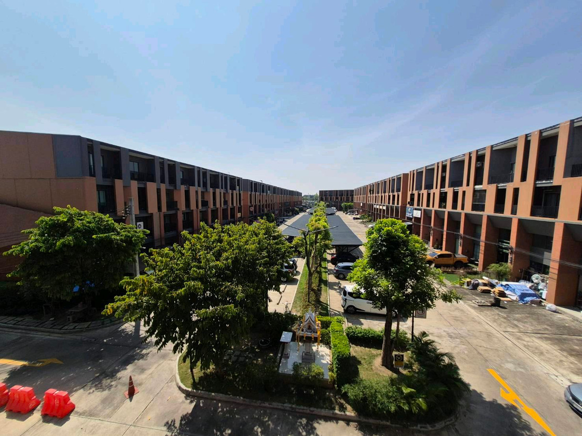 For RentShop HouseBang kae, Phetkasem : Commercial building for rent, 3.5 floors, Siri Avenue Phetkasem 81, 5 bedrooms, 3 bathrooms, 7 air conditioners. Every room, next to Phetkasem Road 81.