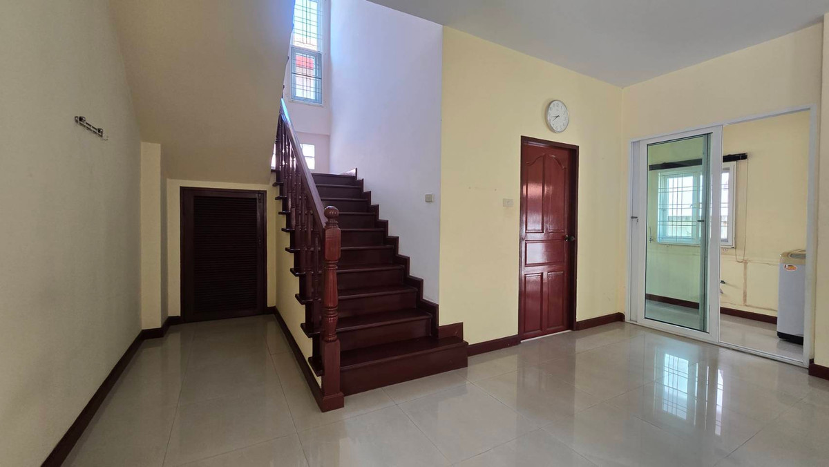 For SaleHousePathum Thani,Rangsit, Thammasat : 2-story detached house for sale, Than Mankong Village 1, Khlong Nueng, Khlong Luang, Pathum Thani, area 54.3 square wah, usable area 193 square meters, 3 bedrooms, 3 bathrooms, parking for 2 cars in the house.