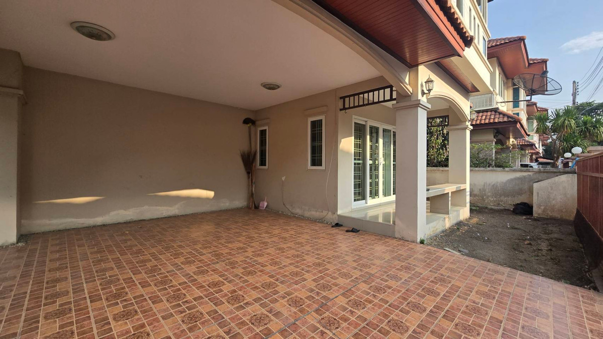 For SaleHousePathum Thani,Rangsit, Thammasat : 2-story detached house for sale, Than Mankong Village 1, Khlong Nueng, Khlong Luang, Pathum Thani, area 54.3 square wah, usable area 193 square meters, 3 bedrooms, 3 bathrooms, parking for 2 cars in the house.