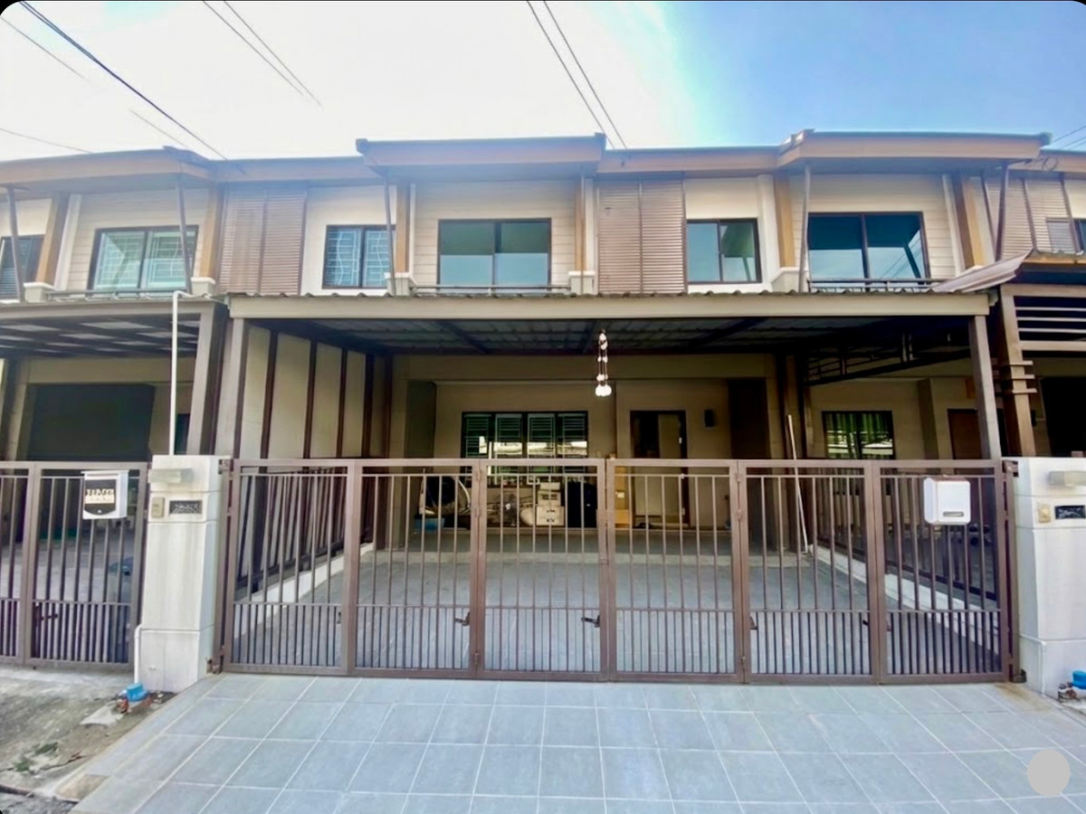 For SaleTownhomePattanakan, Srinakarin : For Sale: 2-Storey Townhome at Pruksa Ville 73 Pattanakarn 38 | Wide Frontage | Extra Space | Design It Your Way