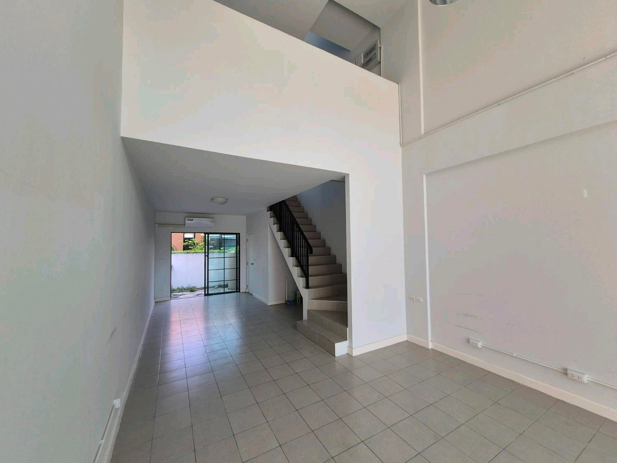 For RentShop HouseBang kae, Phetkasem : Commercial building for rent, 3.5 floors, Siri Avenue Phetkasem 81, 5 bedrooms, 3 bathrooms, 7 air conditioners. Every room, next to Phetkasem Road 81.