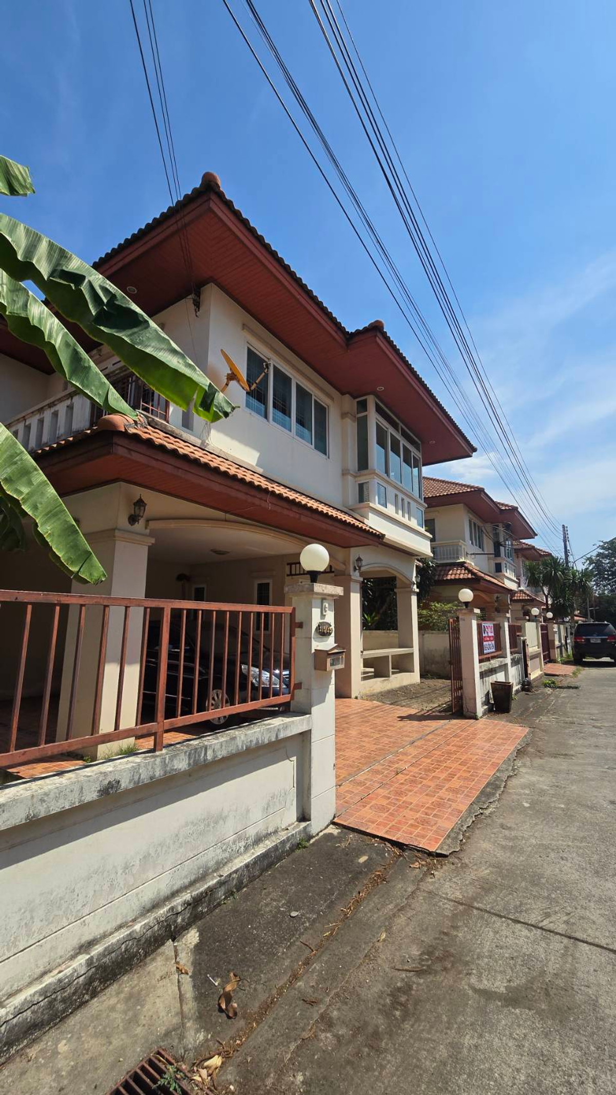 For SaleHousePathum Thani,Rangsit, Thammasat : 2-story detached house for sale, Than Mankong Village 1, Khlong Nueng, Khlong Luang, Pathum Thani, area 54.3 square wah, usable area 193 square meters, 3 bedrooms, 3 bathrooms, parking for 2 cars in the house.