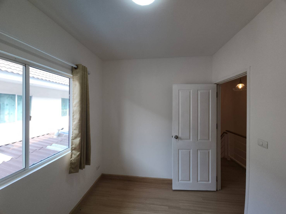 For RentTownhomeRama 2, Bang Khun Thian : Townhome for rent, Pruksa Ville 53/2, near Lotus Rama 2, only 8 minutes.