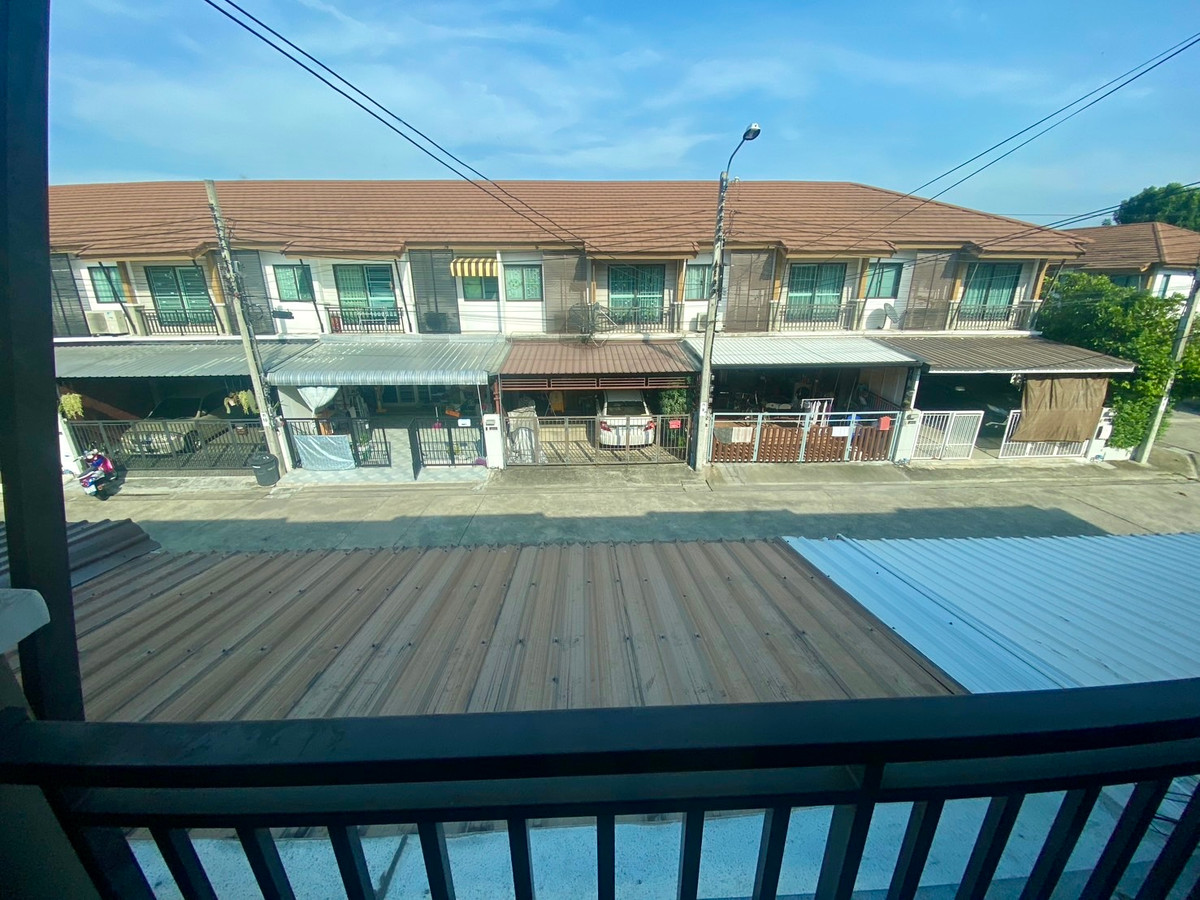 For SaleTownhomePattanakan, Srinakarin : For Sale: 2-Storey Townhome at Pruksa Ville 73 Pattanakarn 38 | Wide Frontage | Extra Space | Design It Your Way
