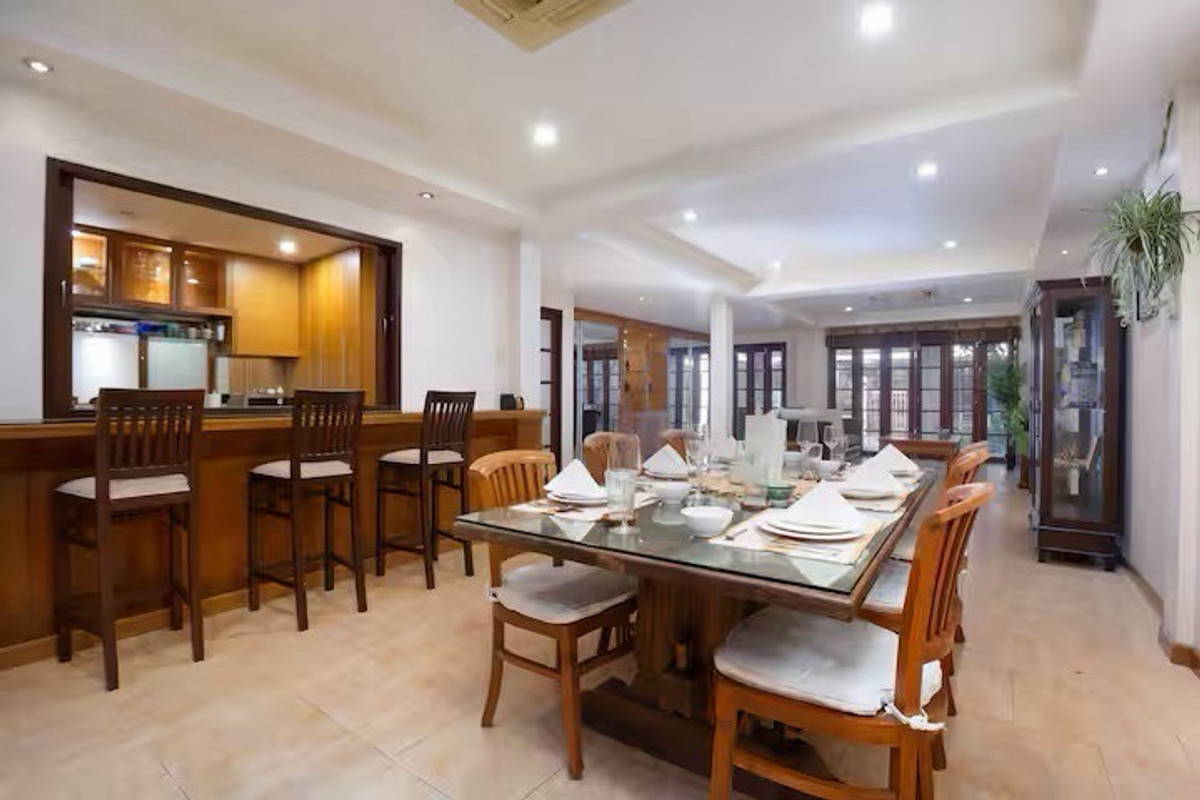TownhomeSukhumvit, Asoke, Thonglor : Townhouse for Sale and Rent Sukhumvit 39 Phrom Phong near BTS Phrom Phong 4 Bedroom 440 sqm close to EmQuartier Emporium Samitivej Hospital