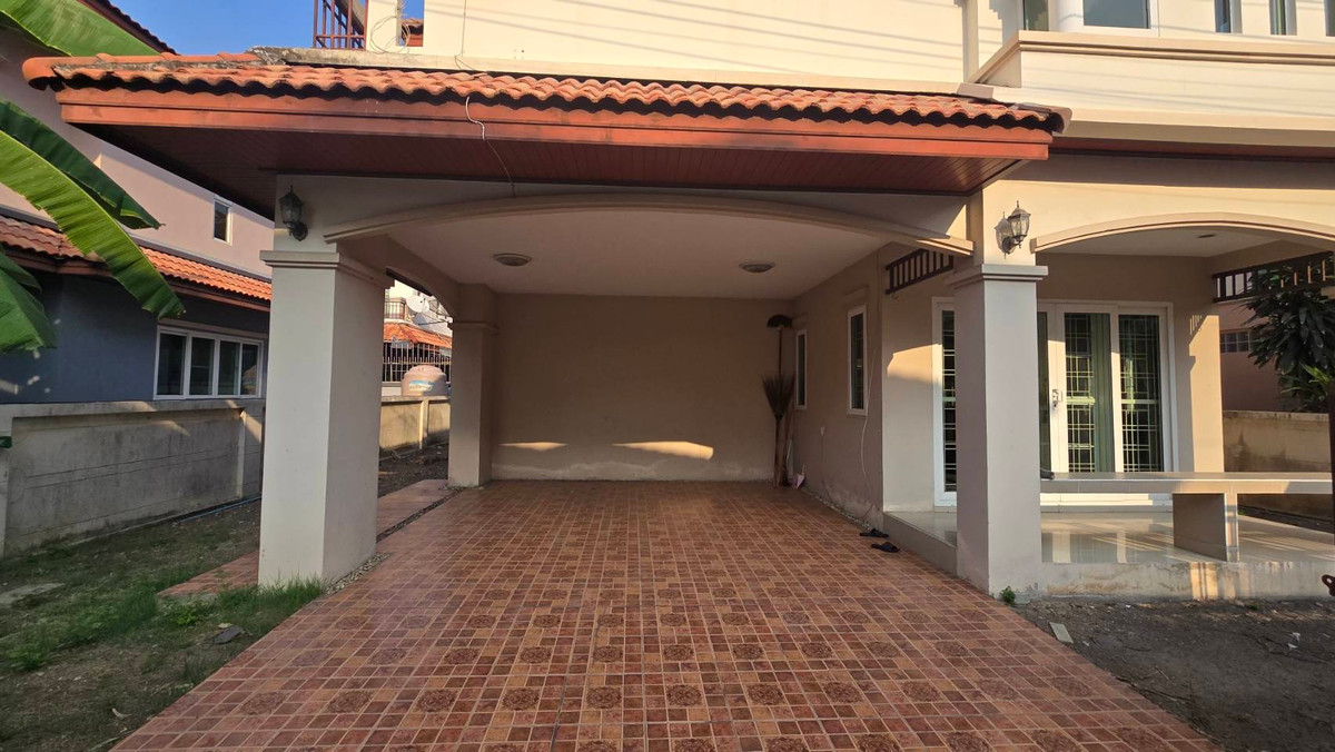 For SaleHousePathum Thani,Rangsit, Thammasat : 2-story detached house for sale, Than Mankong Village 1, Khlong Nueng, Khlong Luang, Pathum Thani, area 54.3 square wah, usable area 193 square meters, 3 bedrooms, 3 bathrooms, parking for 2 cars in the house.