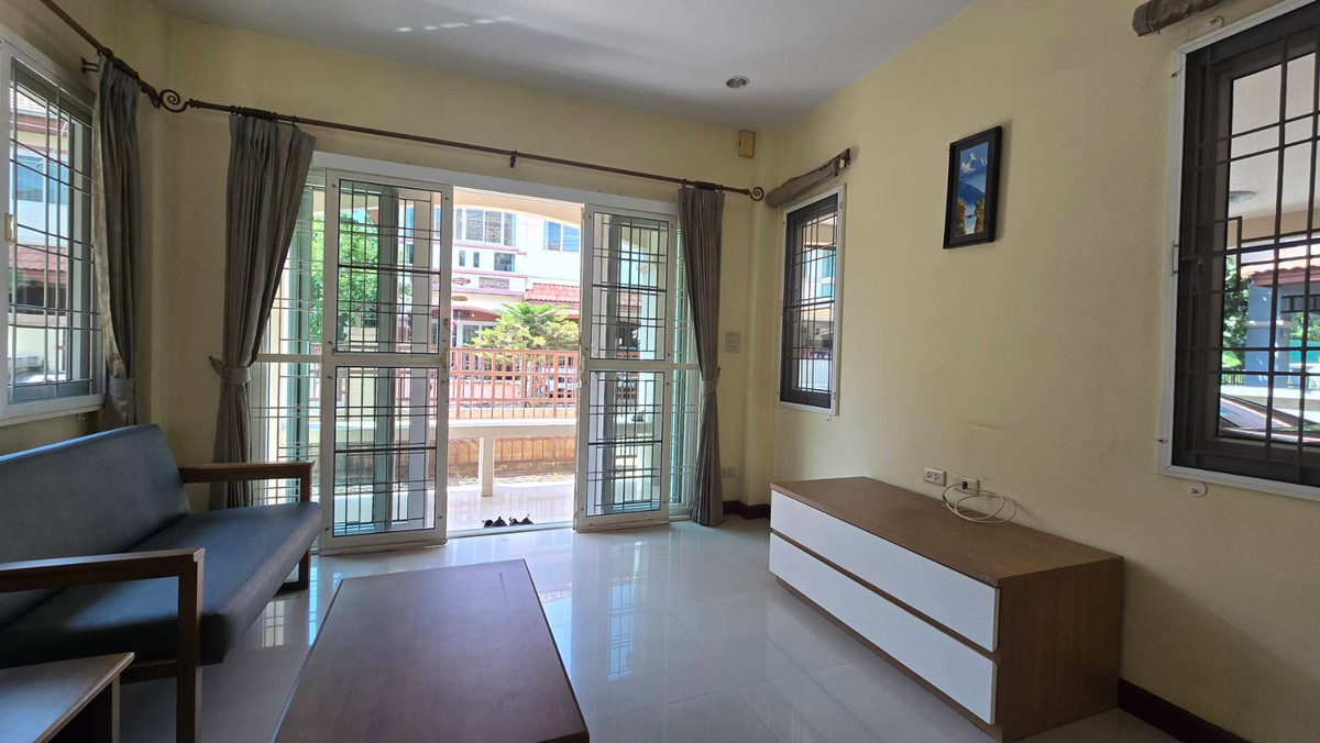 For SaleHousePathum Thani,Rangsit, Thammasat : 2-story detached house for sale, Than Mankong Village 1, Khlong Nueng, Khlong Luang, Pathum Thani, area 54.3 square wah, usable area 193 square meters, 3 bedrooms, 3 bathrooms, parking for 2 cars in the house.