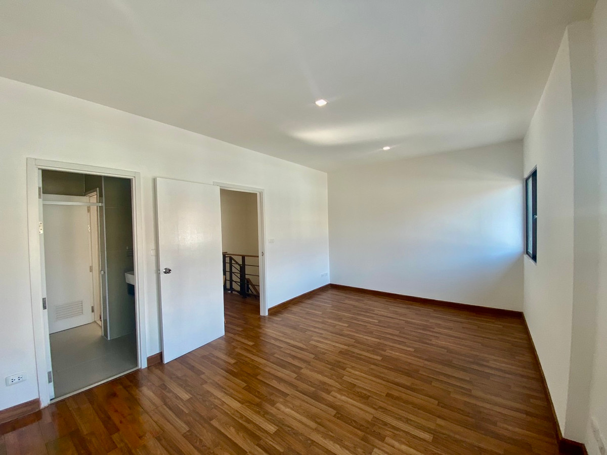 For SaleTownhomePattanakan, Srinakarin : For Sale: 2-Storey Townhome at Pruksa Ville 73 Pattanakarn 38 | Wide Frontage | Extra Space | Design It Your Way