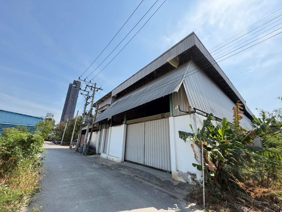 For SaleLandSamut Prakan,Samrong : S-LPSSP101 For Sale: Land with existing building (warehouse and office) on Soi Sridan 3/1, Intersection 3. Two adjacent plots totaling 202 square wa. Price: 16 million baht. Tel: 064-959-8900