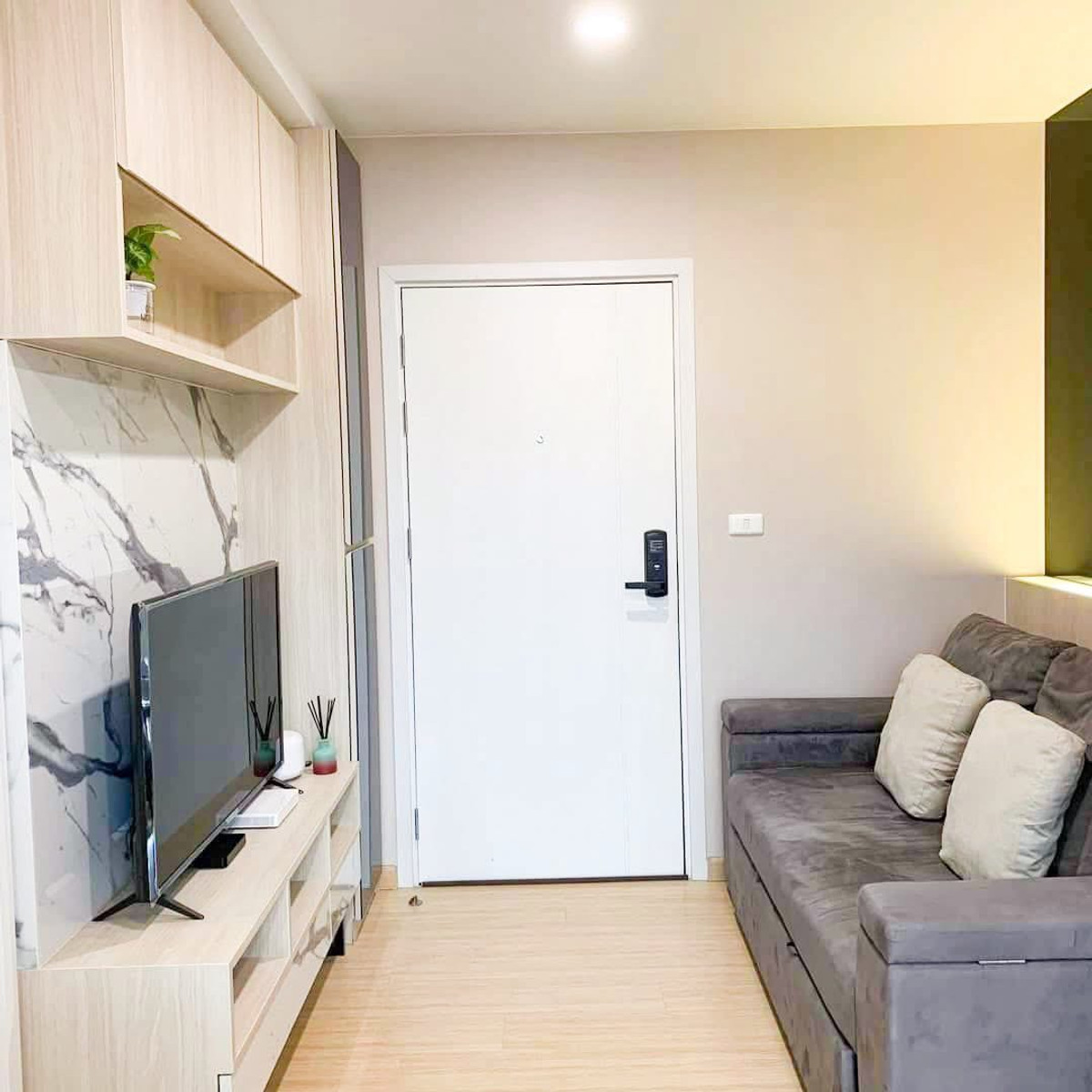 For RentCondoOnnut, Udomsuk : Beautifully decorated room available, cheap for rent, 1 bedroom, 1 bathroom, The Tree On Nut Station.