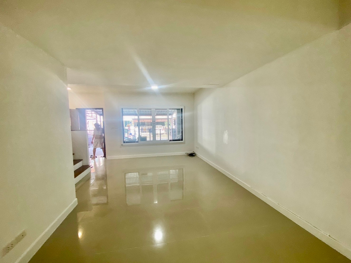 For SaleTownhomePattanakan, Srinakarin : For Sale: 2-Storey Townhome at Pruksa Ville 73 Pattanakarn 38 | Wide Frontage | Extra Space | Design It Your Way