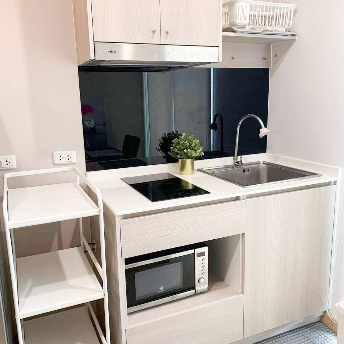 For RentCondoOnnut, Udomsuk : Beautifully decorated room available, cheap for rent, 1 bedroom, 1 bathroom, The Tree On Nut Station.