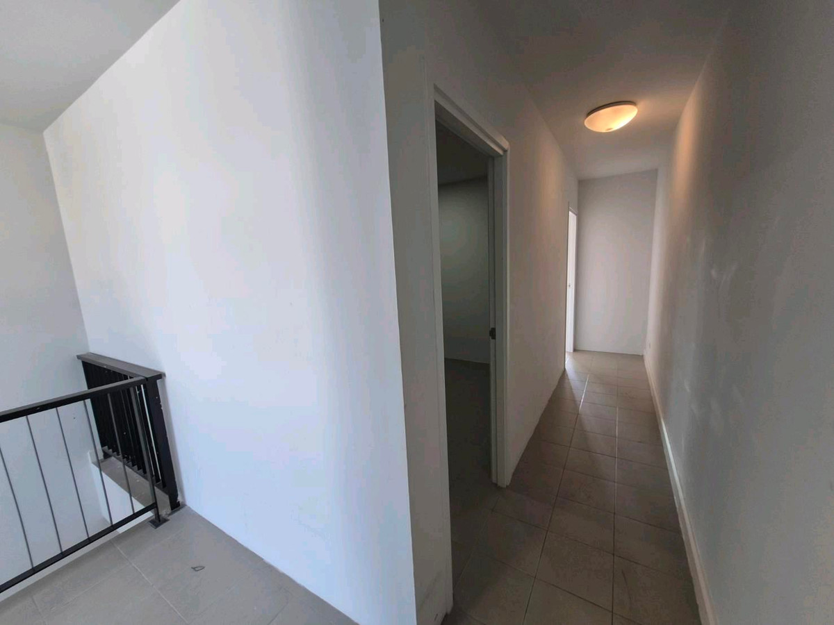 For RentShop HouseBang kae, Phetkasem : Commercial building for rent, 3.5 floors, Siri Avenue Phetkasem 81, 5 bedrooms, 3 bathrooms, 7 air conditioners. Every room, next to Phetkasem Road 81.