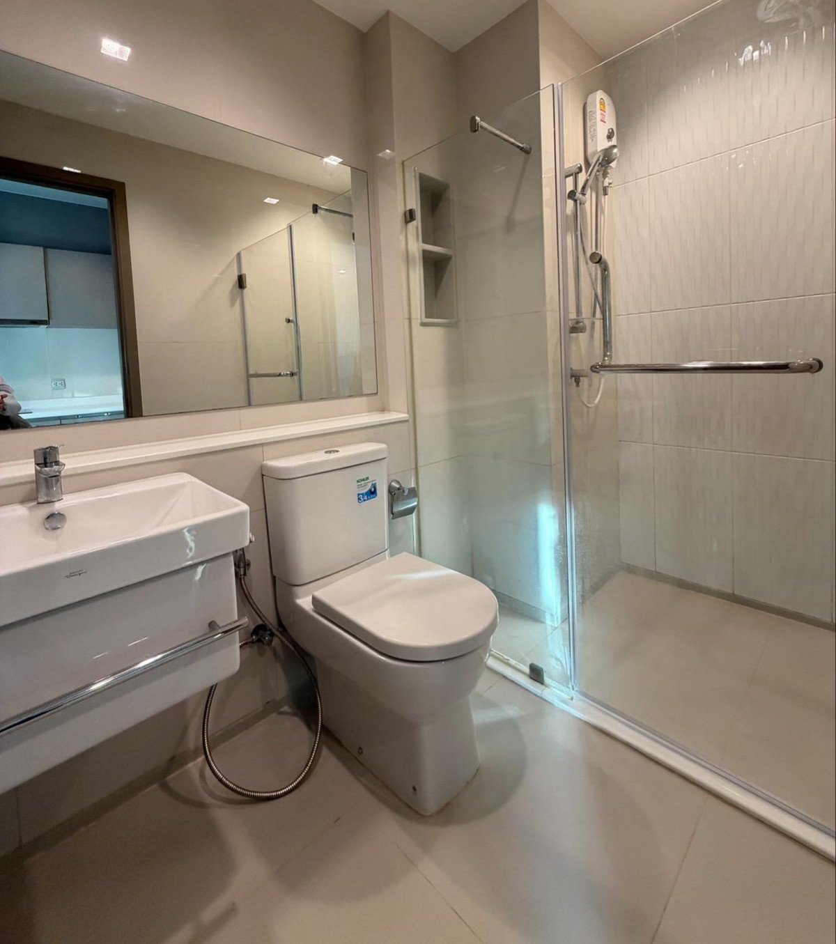 For RentCondoRama9, Petchburi, RCA : 15k🔥Special price Condo for rent near MRT Rama 9 | Life asoke rama9 | New CBD location surrounded by department stores.