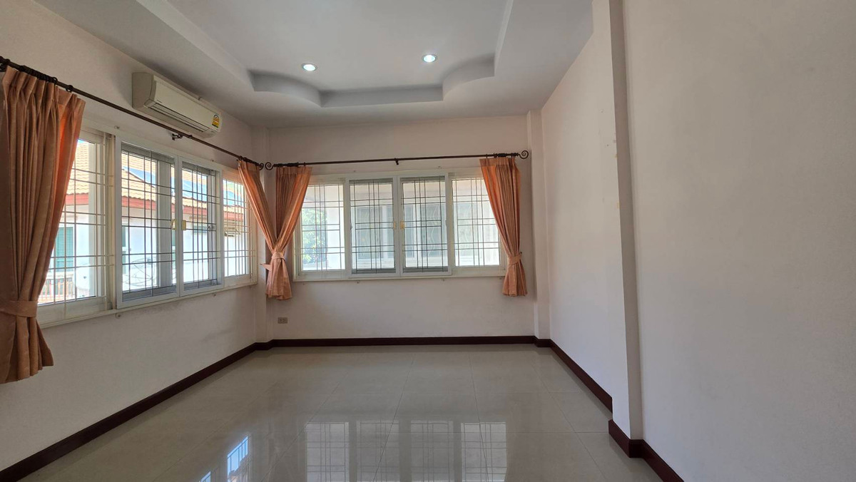 For SaleHousePathum Thani,Rangsit, Thammasat : 2-story detached house for sale, Than Mankong Village 1, Khlong Nueng, Khlong Luang, Pathum Thani, area 54.3 square wah, usable area 193 square meters, 3 bedrooms, 3 bathrooms, parking for 2 cars in the house.