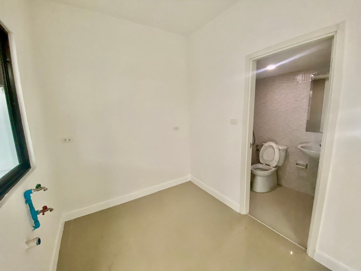 For SaleTownhomePattanakan, Srinakarin : For Sale: 2-Storey Townhome at Pruksa Ville 73 Pattanakarn 38 | Wide Frontage | Extra Space | Design It Your Way