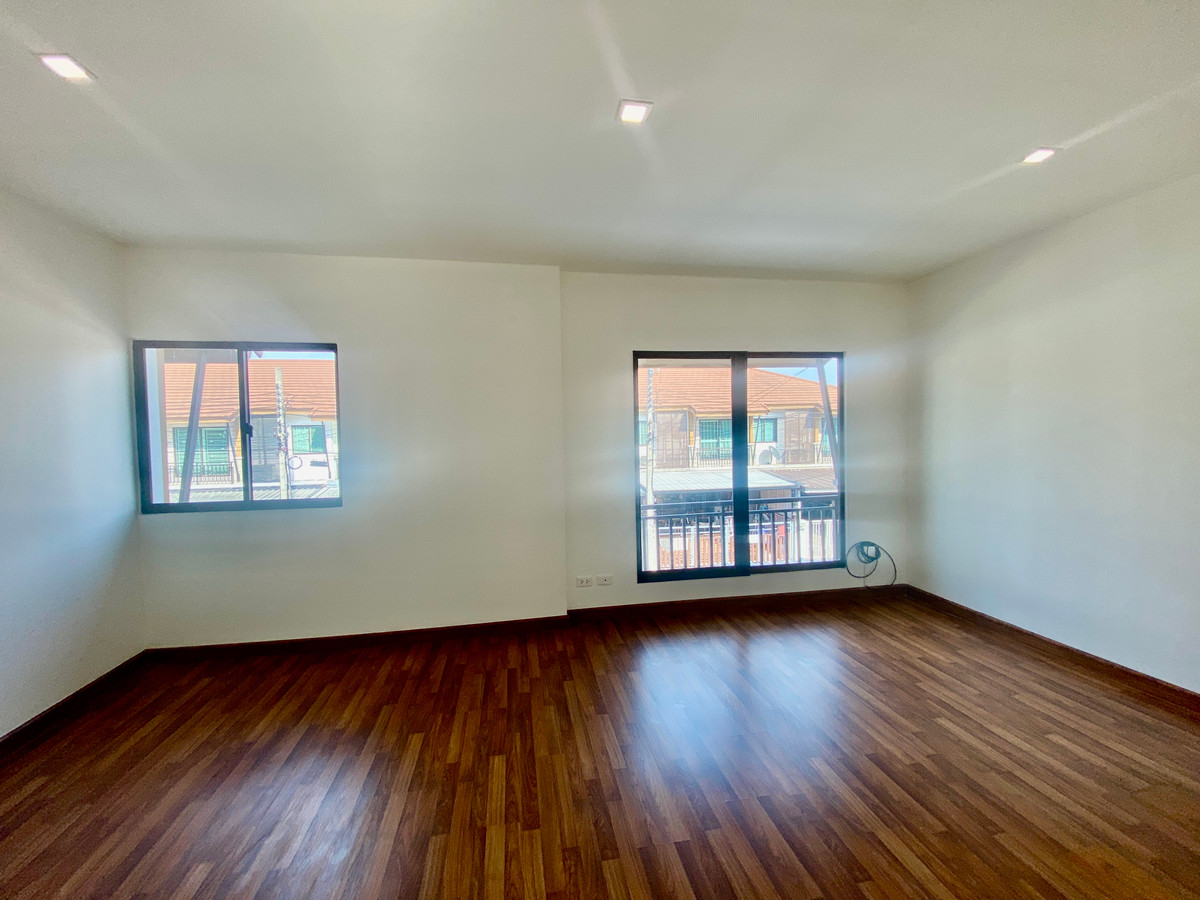 For SaleTownhomePattanakan, Srinakarin : For Sale: 2-Storey Townhome at Pruksa Ville 73 Pattanakarn 38 | Wide Frontage | Extra Space | Design It Your Way