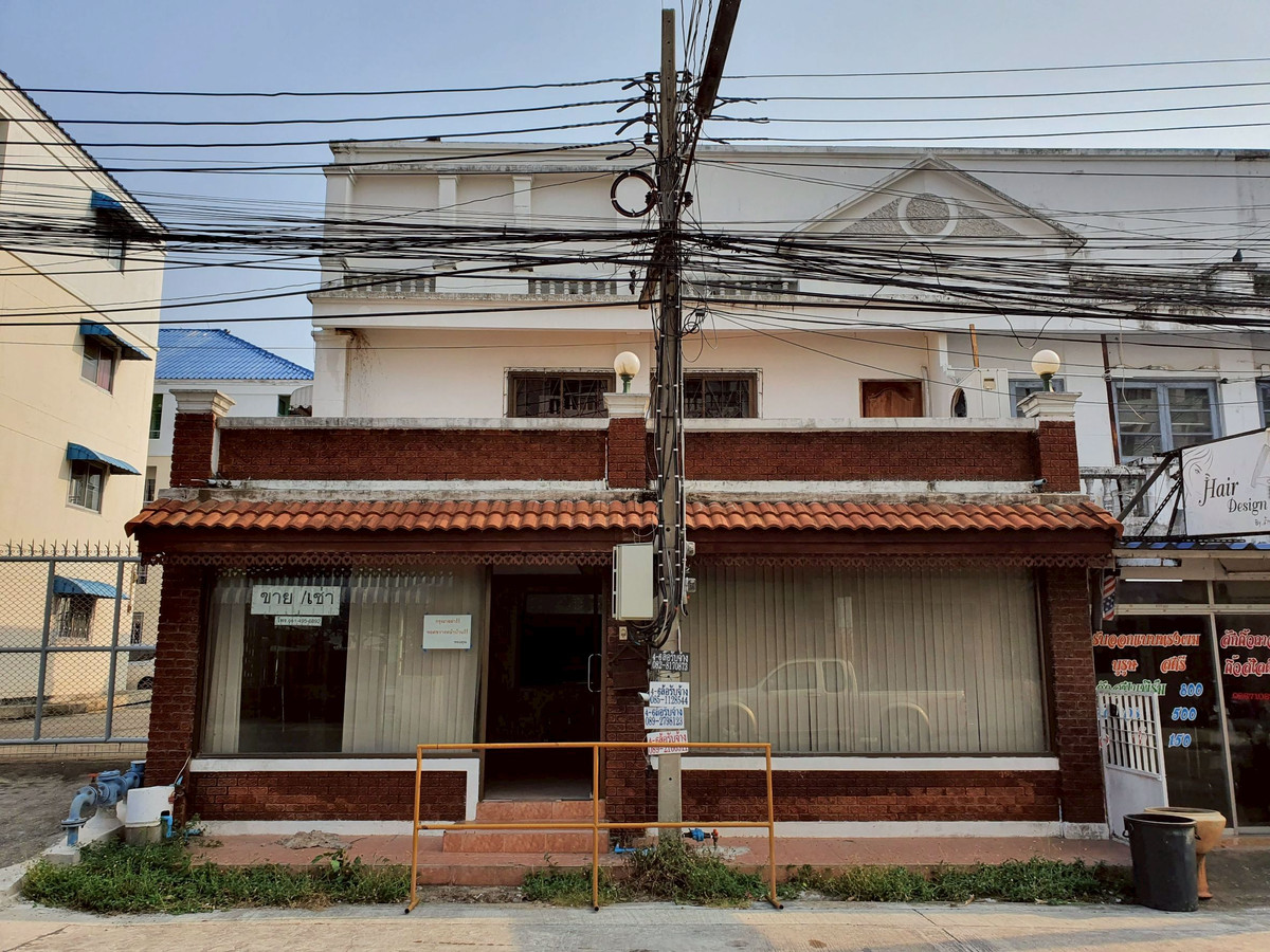 ขายบ้านมีนบุรี-ร่มเกล้า : ขายบ้านทาว์เฮ้าท์ หนองจอก ขายด่วน!!!  ทำเลดี  สามารถเปิดร้าน ทำธุรกิจได้ พื้นที่  32 ตร.ว.