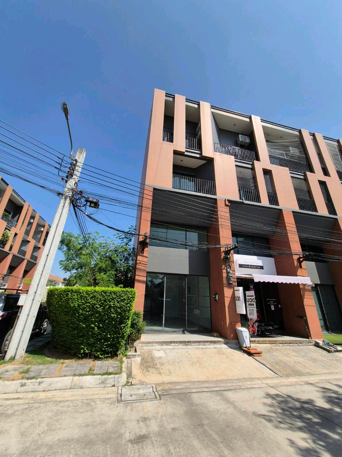 ให้เช่าอาคารพาณิชย์บางแค เพชรเกษม : ให้เช่าอาคารพาณิชย์3.5ชั้น สิริ อเวนิว เพชรเกษม 81   5 ห้องนอน 3 ห้องน้ำ  แอร์ 7ตัว. ทุกห้อง  ติดถนนเพชรเกษม81