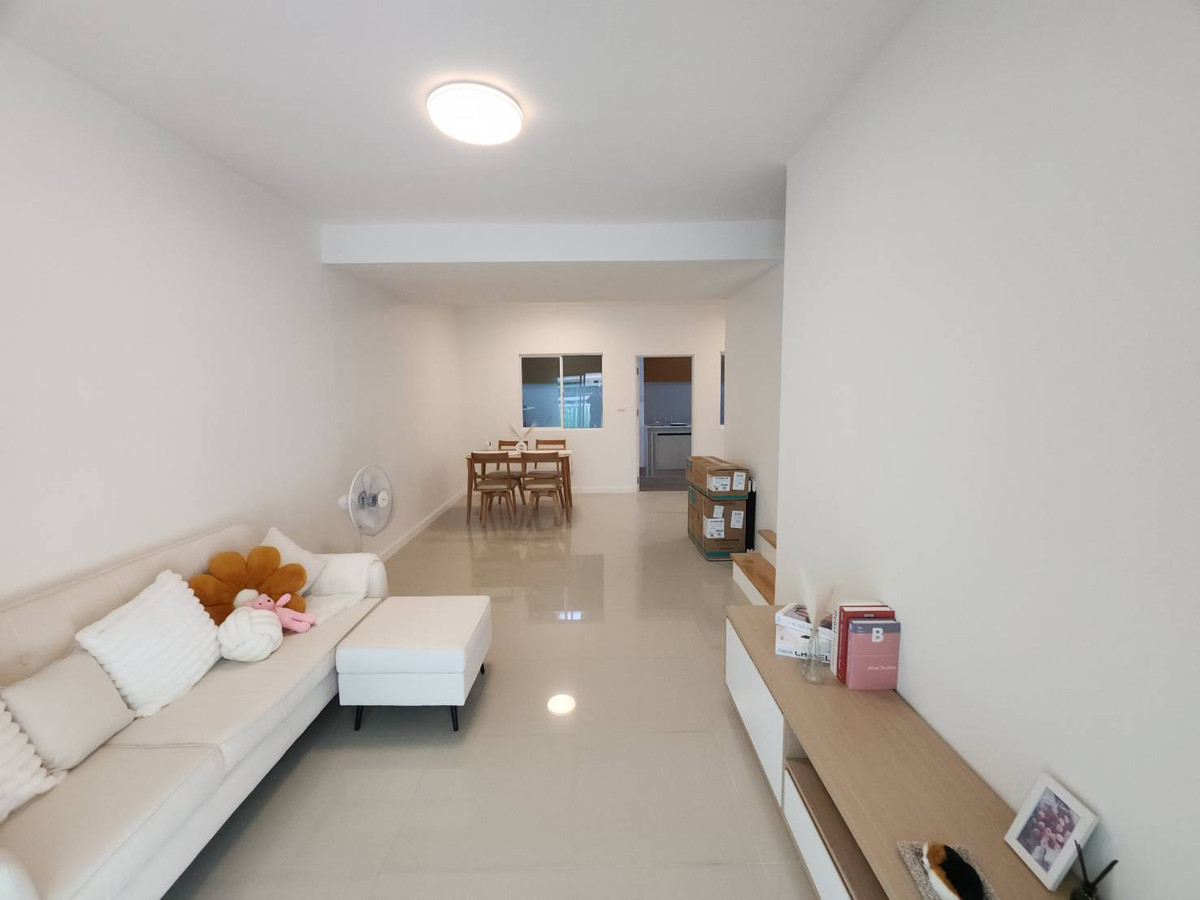 For RentTownhomeRama 2, Bang Khun Thian : Townhome for rent, Pruksa Ville 53/2, near Lotus Rama 2, only 8 minutes.