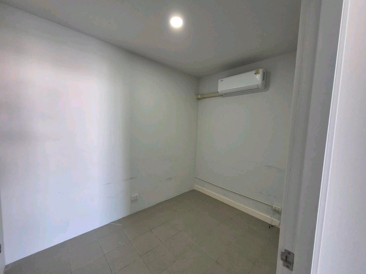 For RentShop HouseBang kae, Phetkasem : Commercial building for rent, 3.5 floors, Siri Avenue Phetkasem 81, 5 bedrooms, 3 bathrooms, 7 air conditioners. Every room, next to Phetkasem Road 81.