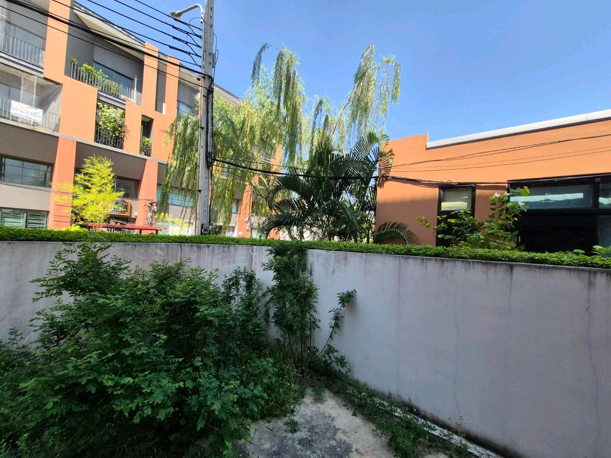 For RentShop HouseBang kae, Phetkasem : Commercial building for rent, 3.5 floors, Siri Avenue Phetkasem 81, 5 bedrooms, 3 bathrooms, 7 air conditioners. Every room, next to Phetkasem Road 81.